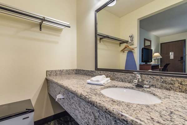  - Quality Inn Bellevue - I-90, Exit 11 & 11A
