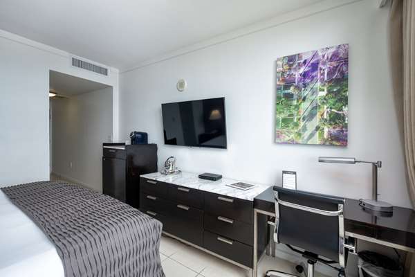 1 King Bed, Non-Smoking, Bayview, Flat Screen Television, Safe, Work Desk, Mini Bar