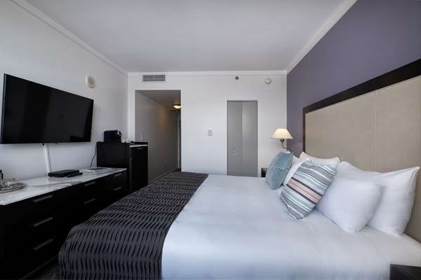 1 King Bed, Non-Smoking, City View, Flat Screen Television, Safe, Work Desk, Mini Bar