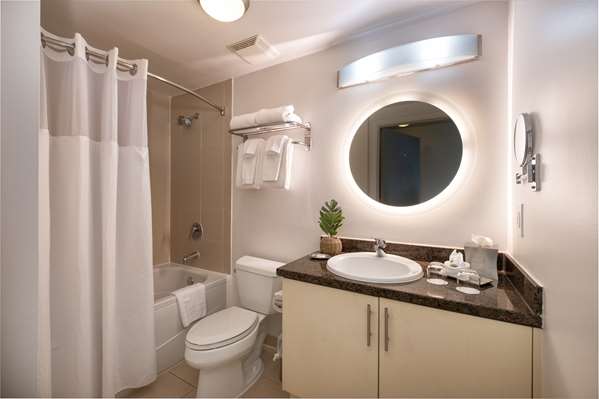 1 King Bed, Non-Smoking, City View, Flat Screen Television, Safe, Work Desk, Mini Bar