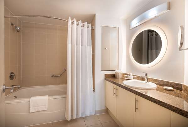 1 King Bed, Non-Smoking, City View, Flat Screen Television, Safe, Work Desk, Mini Bar