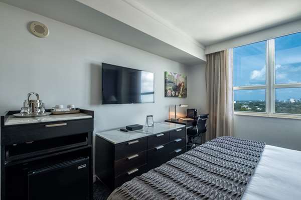 1 King Bed, Non-Smoking, City View, Flat Screen Television, Safe, Work Desk, Mini Bar