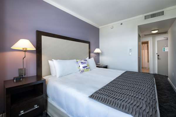 1 King Bed, Non-Smoking, City View, Flat Screen Television, Safe, Work Desk, Mini Bar