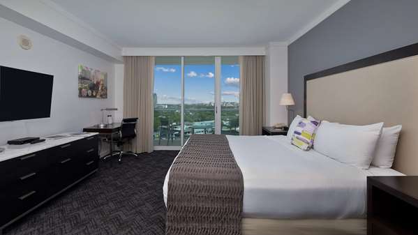 Accessible - 1 King, Mobility Accessible, Roll In Shower, City View, Balcony, Kitchenette, Non-Smoking