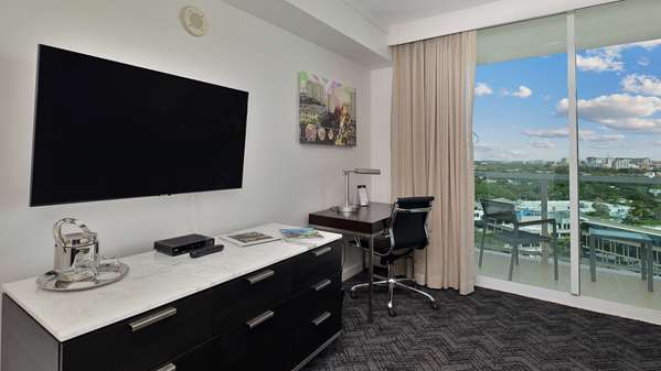 Accessible - 1 King, Mobility Accessible, Roll In Shower, City View, Balcony, Kitchenette, Non-Smoking