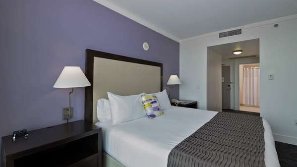 1 King Bed, Non-Smoking, Bayview, Balcony, Flat Screen Television, Work Desk