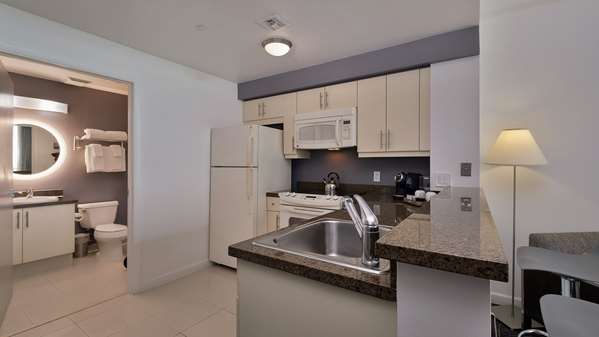 1 King Bed, Non-Smoking, Bayview, Balcony, Flat Screen Television, Kitchenette, Work Desk
