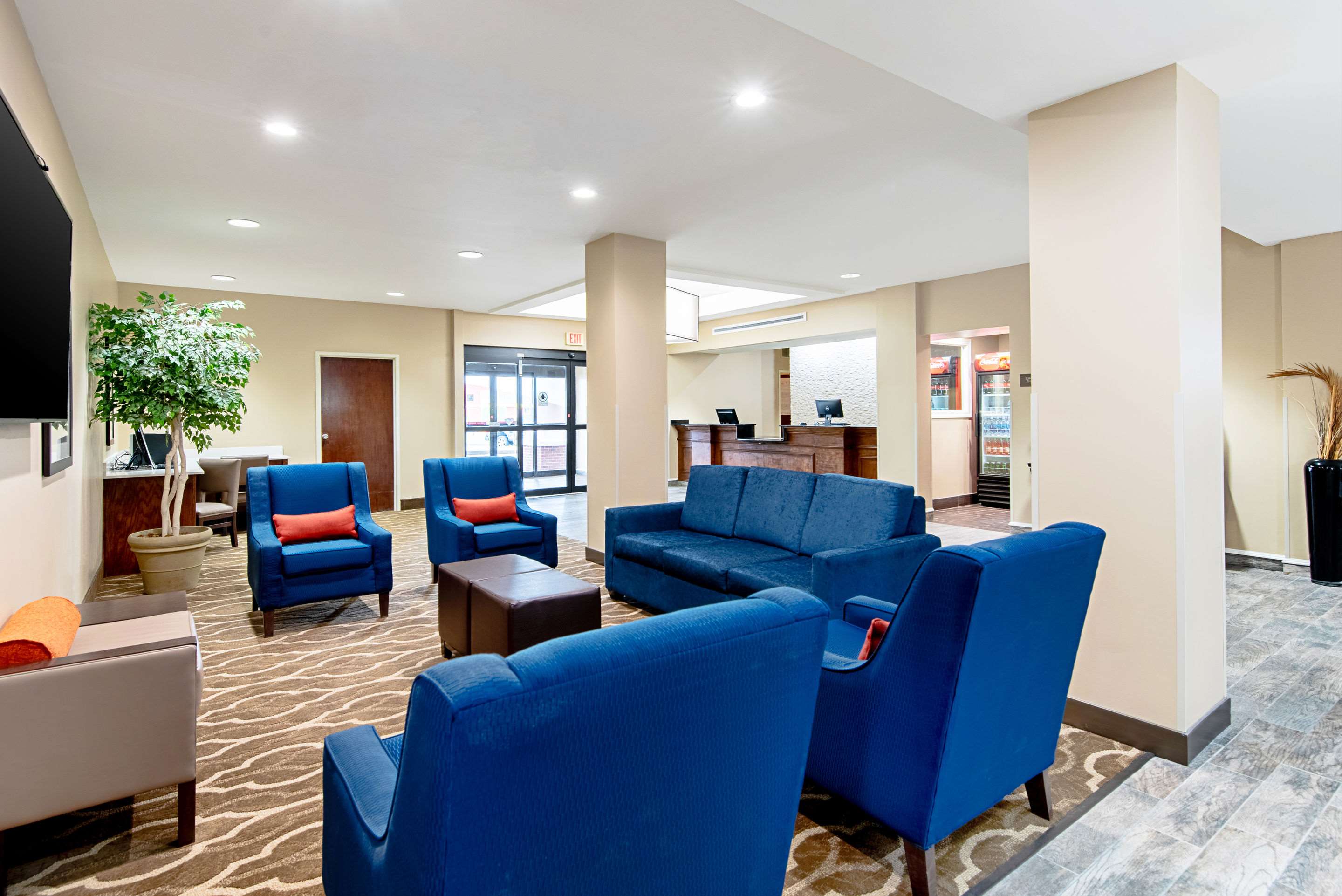 Hotel lobby | Comfort Inn & Suites Pine Bluff