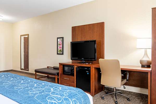  - Comfort Inn & Suites Pine Bluff - I-530, Exit 39