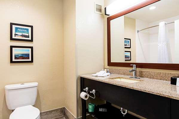  - Comfort Inn & Suites Pine Bluff - I-530, Exit 39