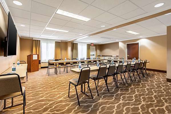  - Comfort Inn & Suites Pine Bluff - I-530, Exit 39