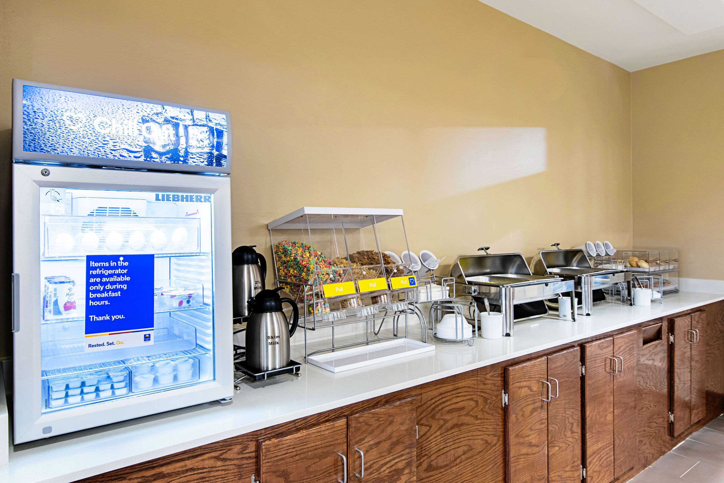 Breakfast area | Comfort Inn & Suites Pine Bluff