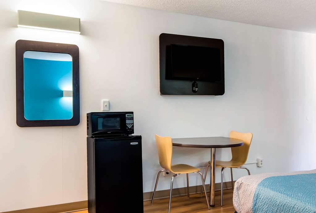 MOTEL 6 LAGRANGE-guestroom-Guest Room,On-Site.jpg