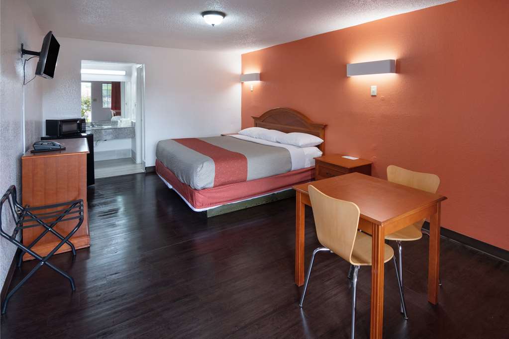 MOTEL 6 MONTGOMERY, AL-guestroom-Guest Room,Sink,Bed,Bedding,King bed,Guest Room Amenity,Mini-Refrigerator,TV and multimedia,Sitting area,On-Site,Furnishings,Telephone,Deluxe Room,Single Room.jpg