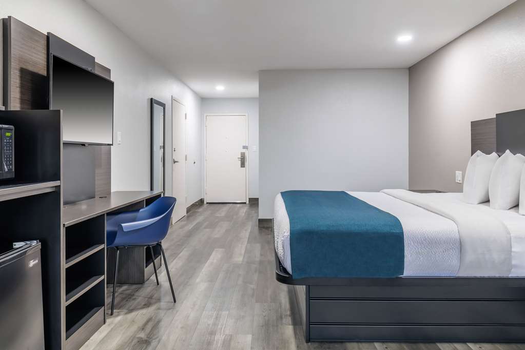 MOTEL 6 BRENHAM, TX-guestroom-Guest Room,On-Site.jpg