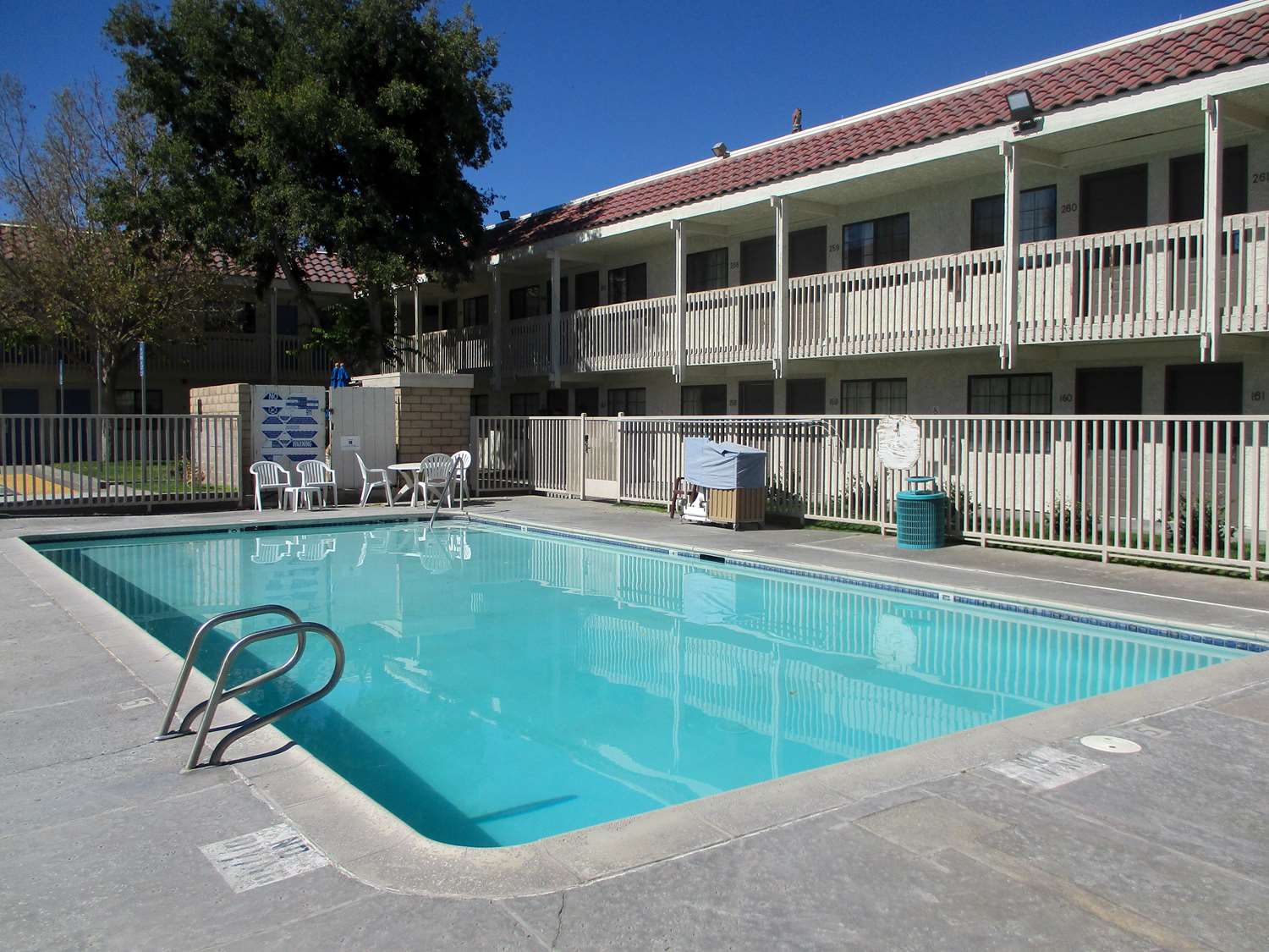 Studio 6 Extended Stay Hotel Barstow, CA See Discounts