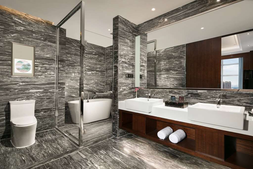 RAMADA WUHAN DONGXIHU-guestroom-Guest Room,Bathroom,On-Site.jpg