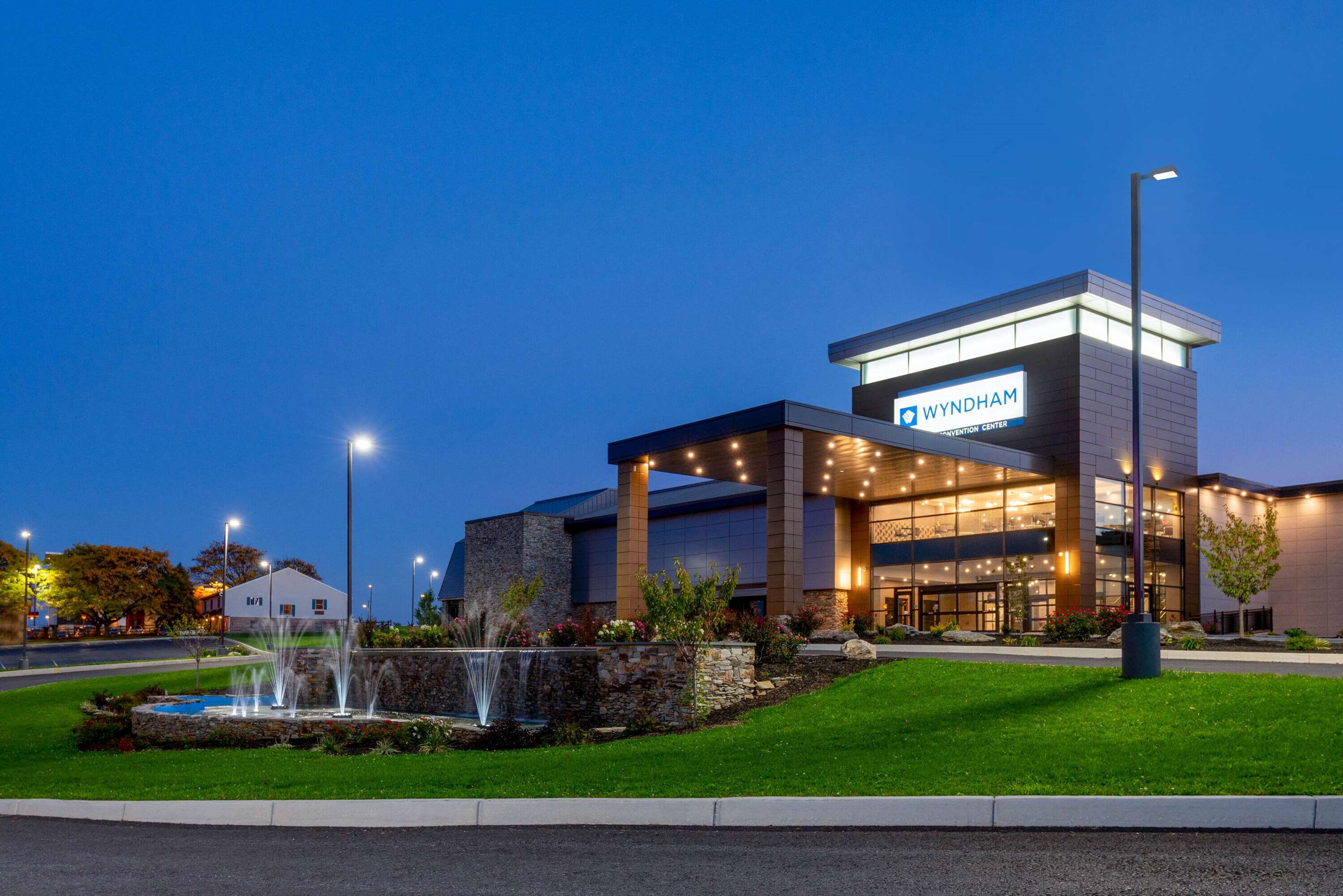 Exterior | Wyndham Lancaster Resort & Convention Center