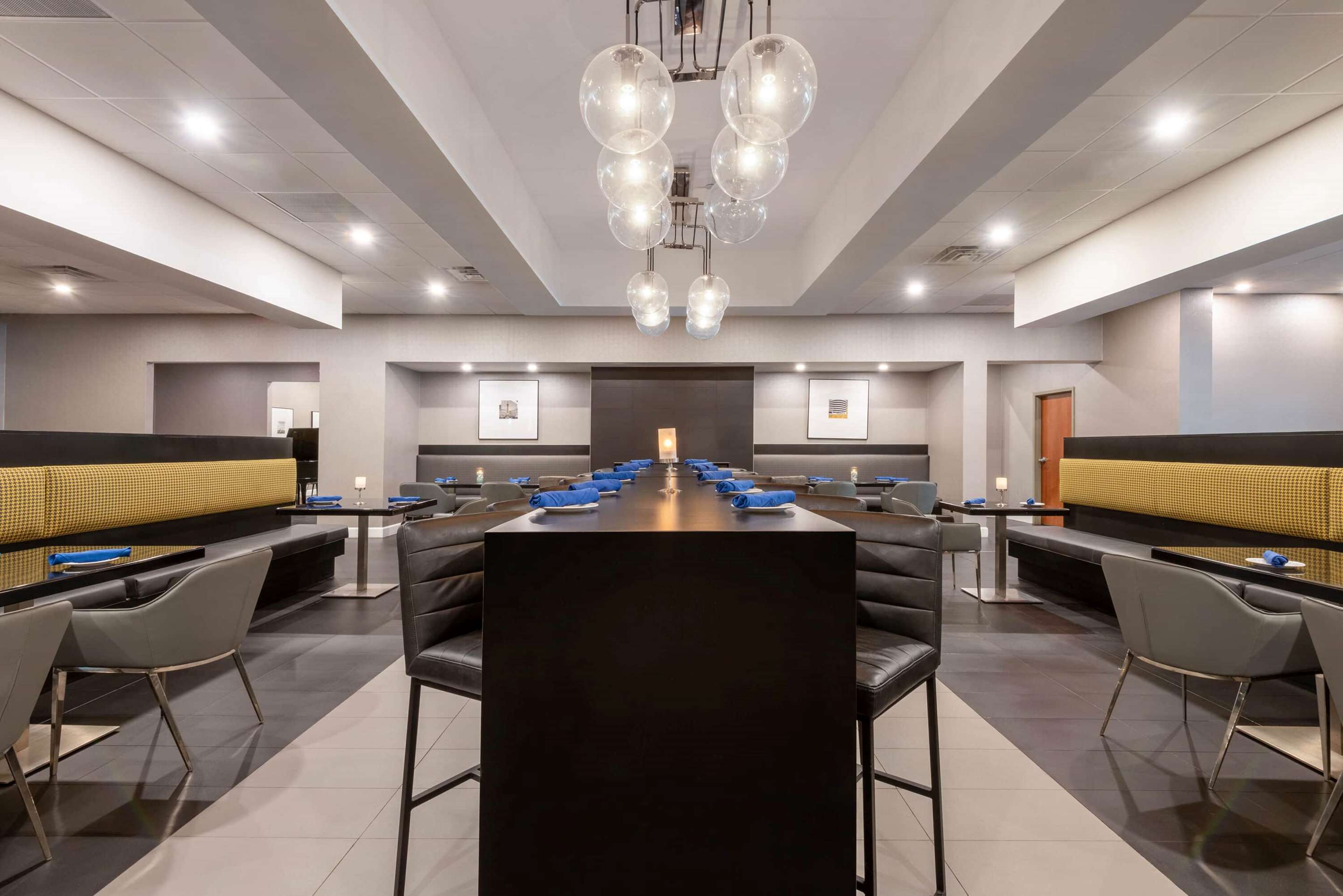 Restaurant | Wyndham Lancaster Resort & Convention Center