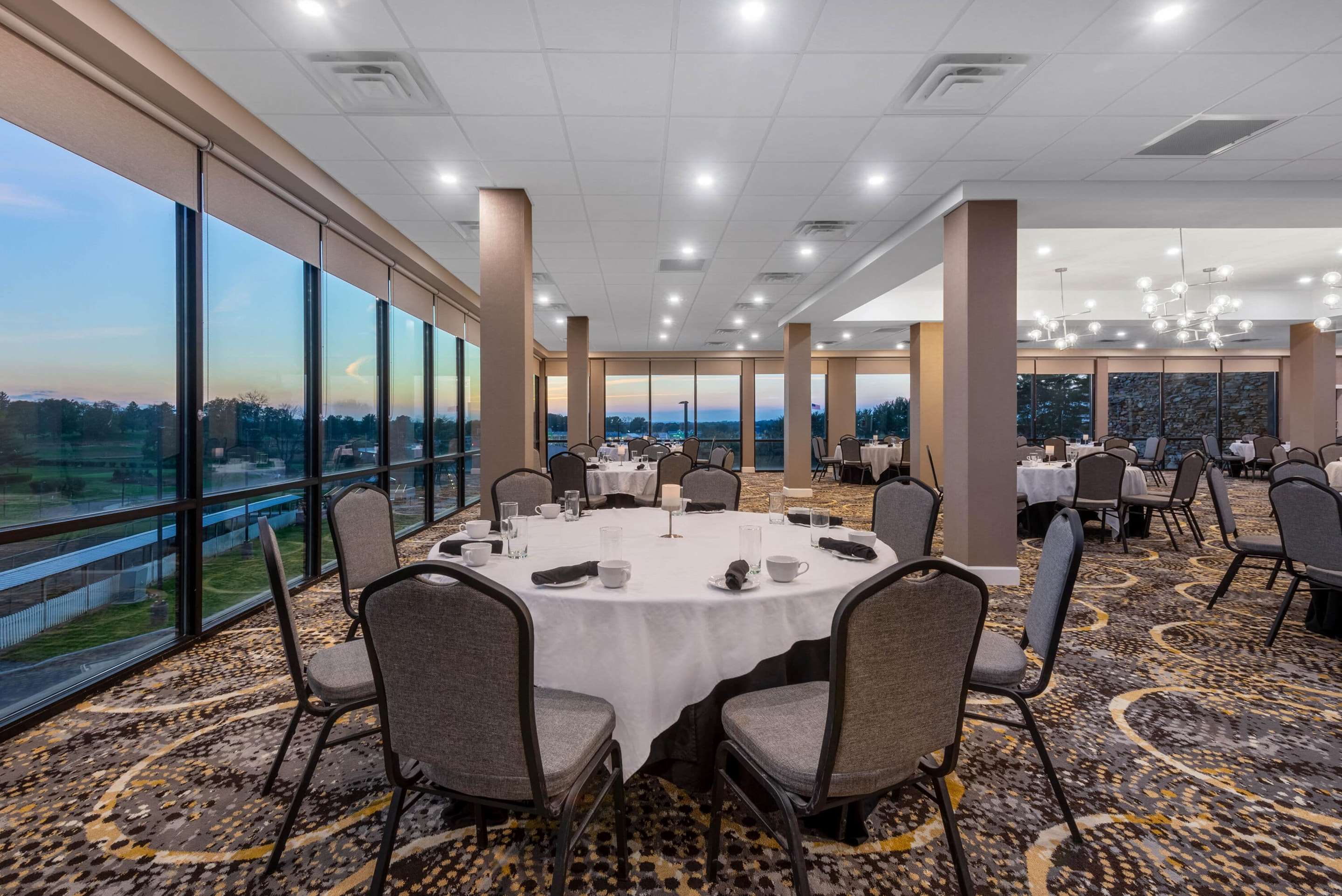 Restaurant | Wyndham Lancaster Resort & Convention Center