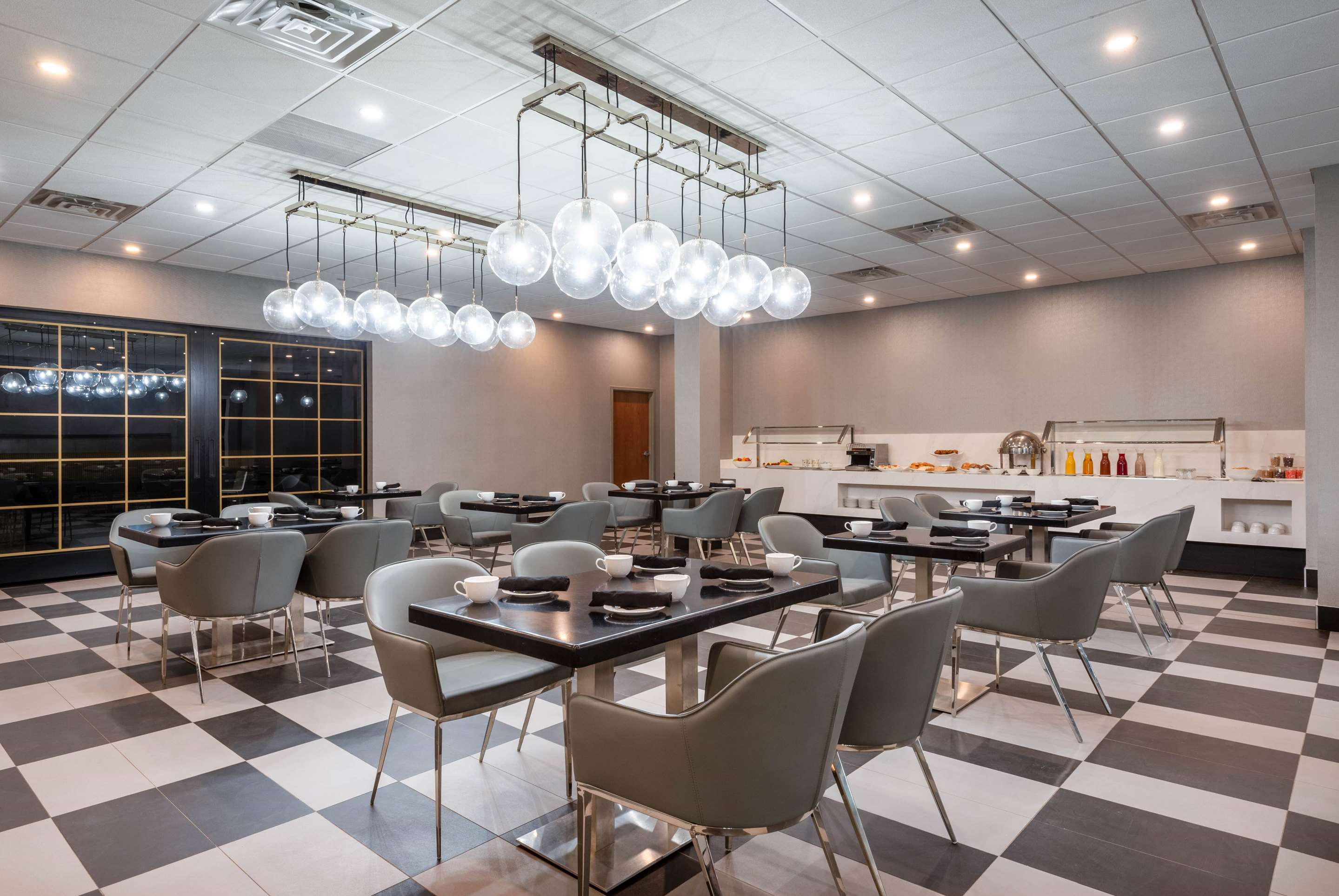 Restaurant | Wyndham Lancaster Resort & Convention Center