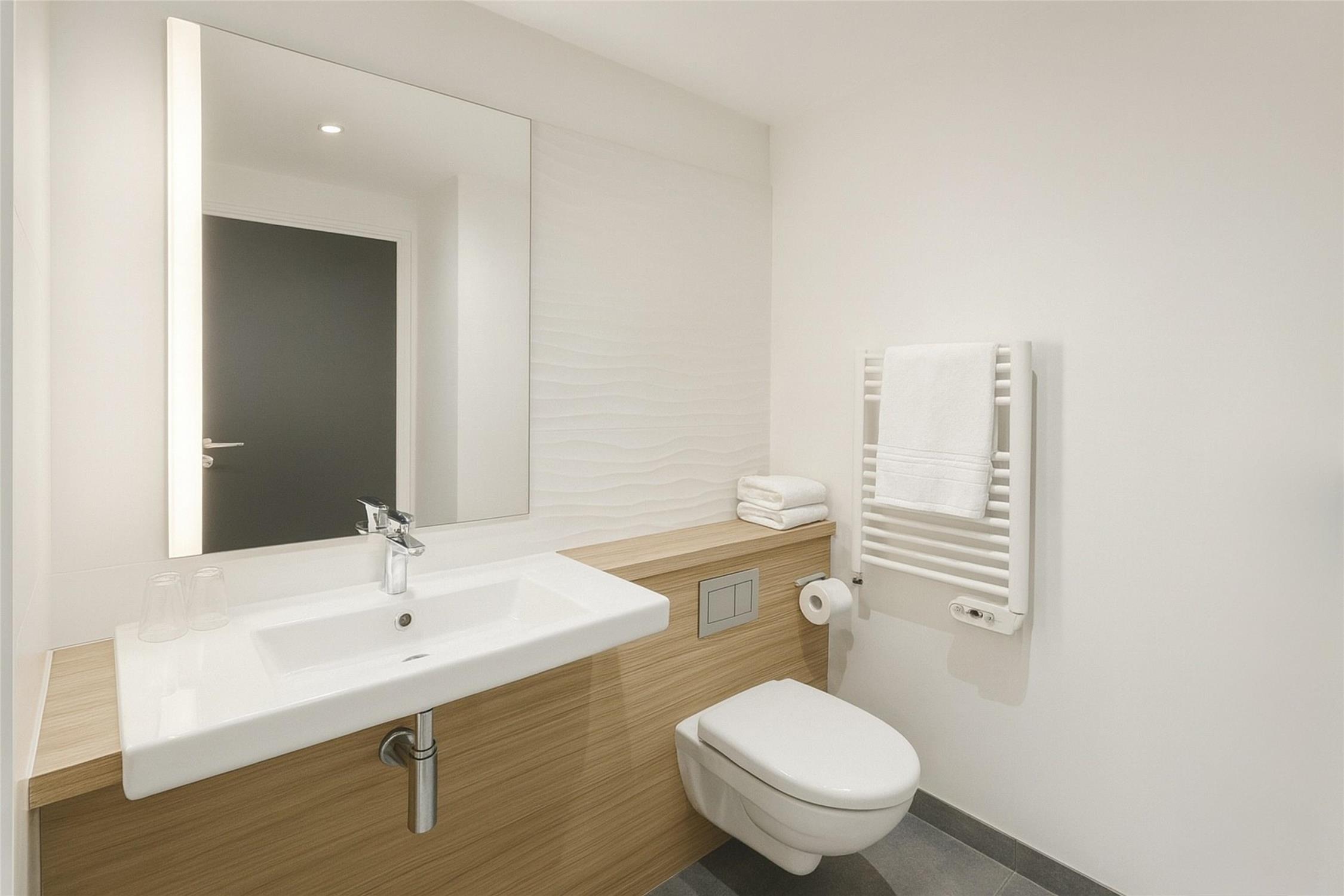 HOTEL CAMPANILE FONTAINEBLEAU - thumbnail AFCCE AFC D ADC AABF