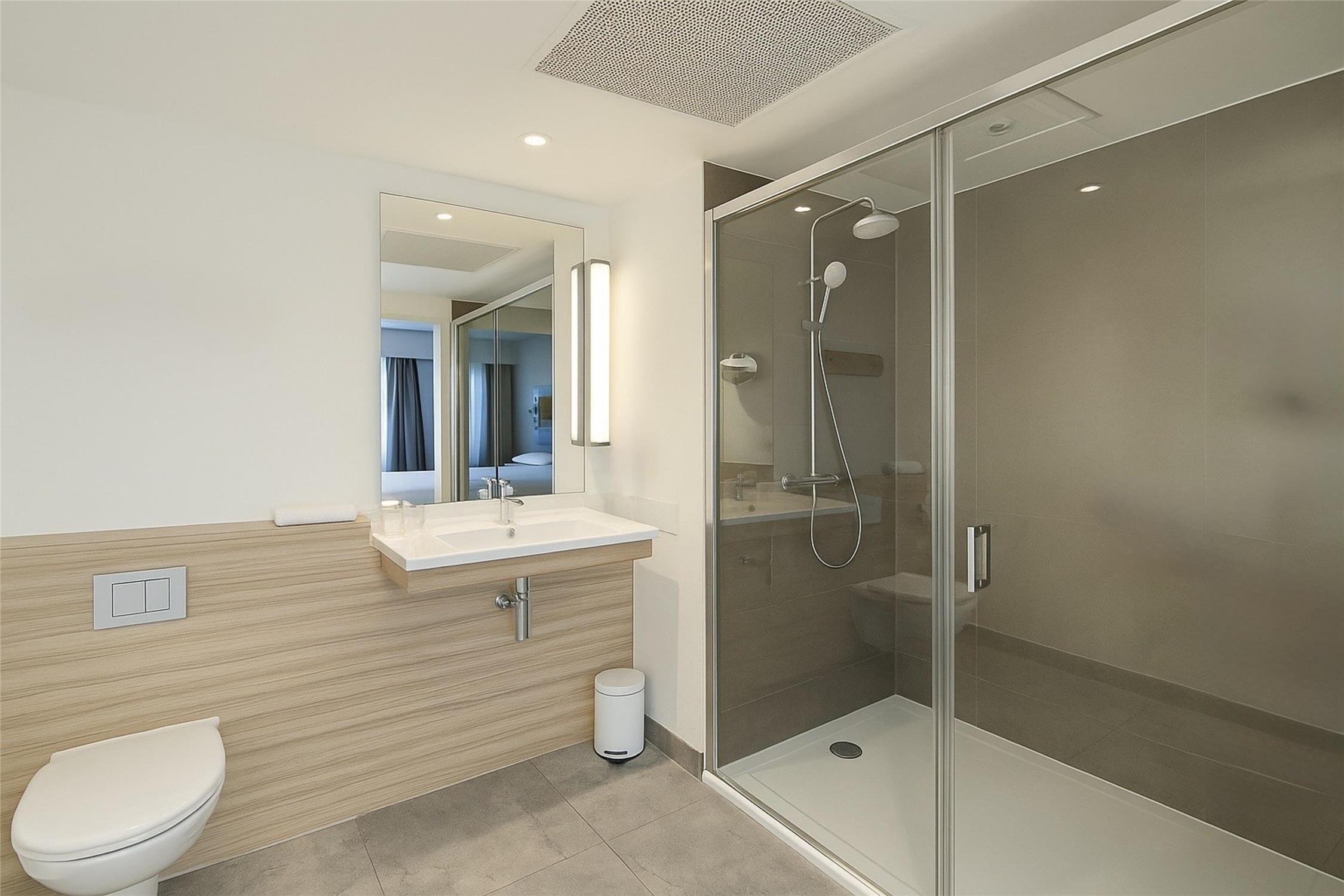 HOTEL CAMPANILE FONTAINEBLEAU - null