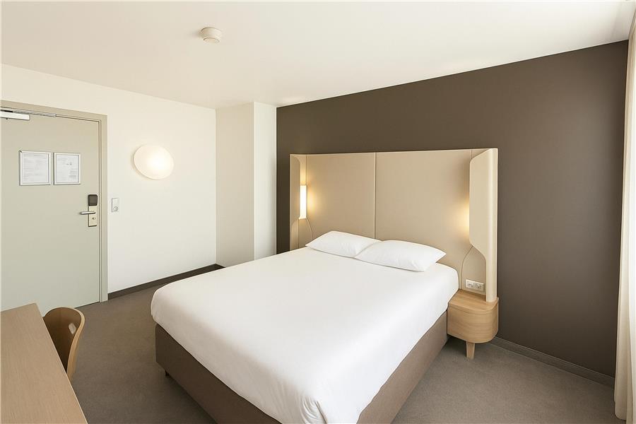 HOTEL CAMPANILE FONTAINEBLEAU