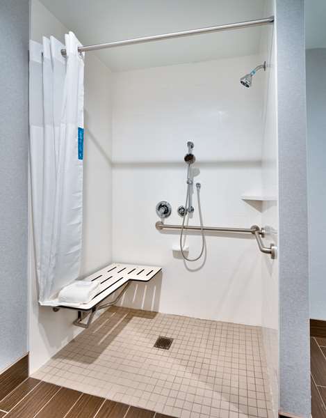  - Hampton Inn & Suites Resort Convention Center Anaheim - I-5, Exit 109
