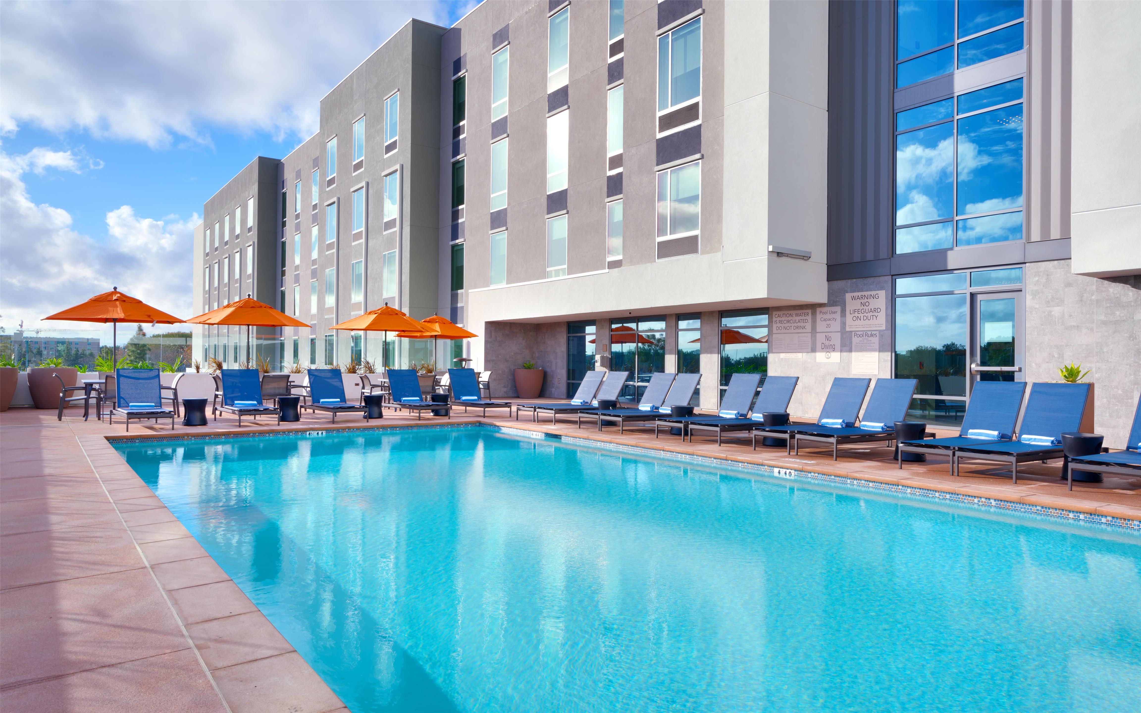 Pool | Hampton Inn & Suites Anaheim Resort Convention Center