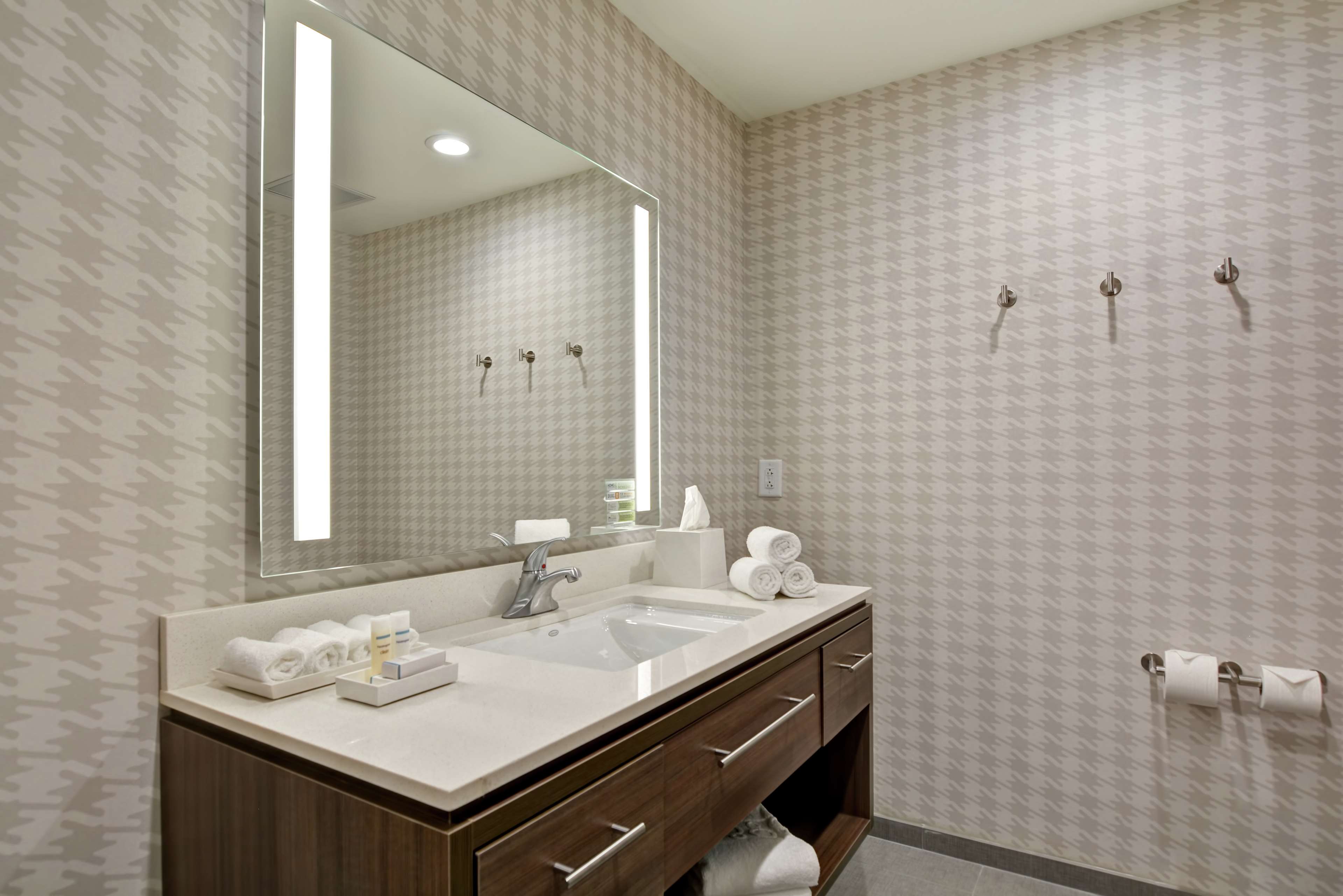 Home2 Suites by Hilton Charleston West Ashley Room Type - 1 KING STUDIO SUITE NOSMOK