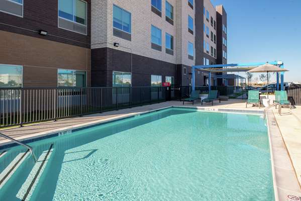 Pool - Tru by Hilton Hotel Coppell