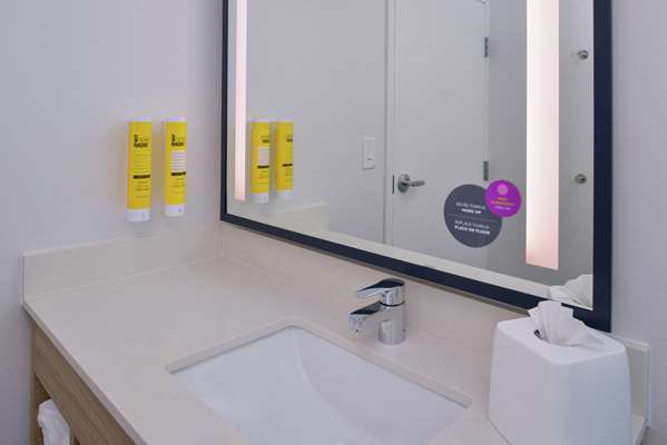  - Tru by Hilton Hotel Coppell