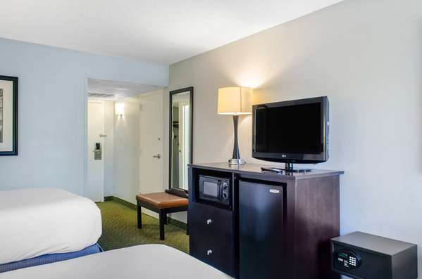  - Ramada Hotel Airport Shreveport - I-20, Exit 10