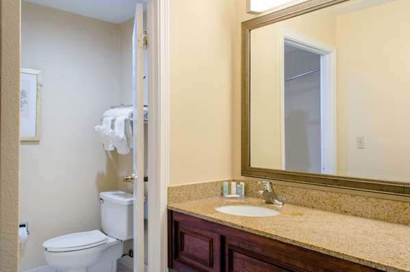  - Ramada Hotel Airport Shreveport - I-20, Exit 10