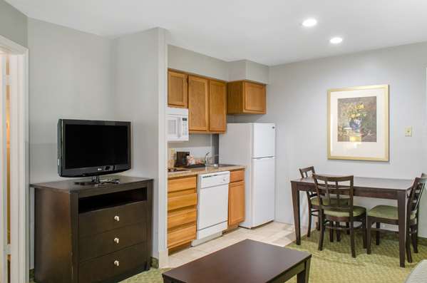  - Ramada Hotel Airport Shreveport - I-20, Exit 10