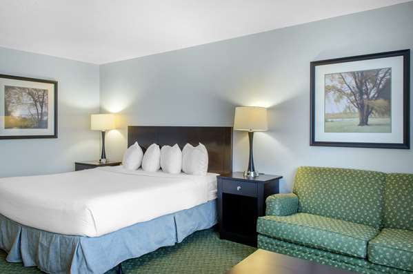  - Ramada Hotel Airport Shreveport - I-20, Exit 10
