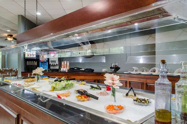  - Ramada Hotel Airport Shreveport - I-20, Exit 10