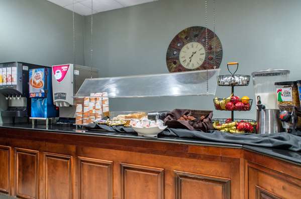  - Ramada Hotel Airport Shreveport - I-20, Exit 10