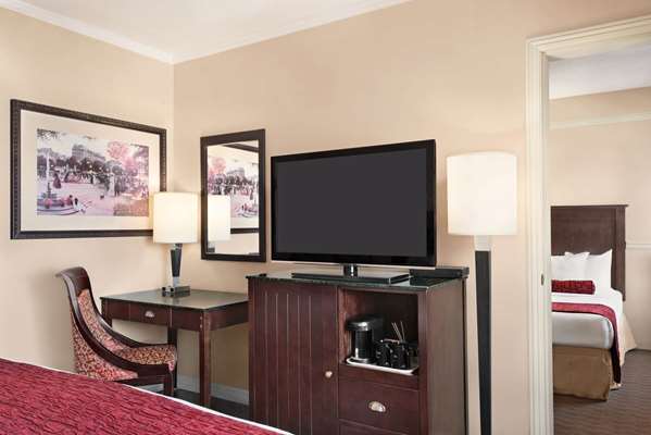 Suite - Plaza Hotel Kamloops