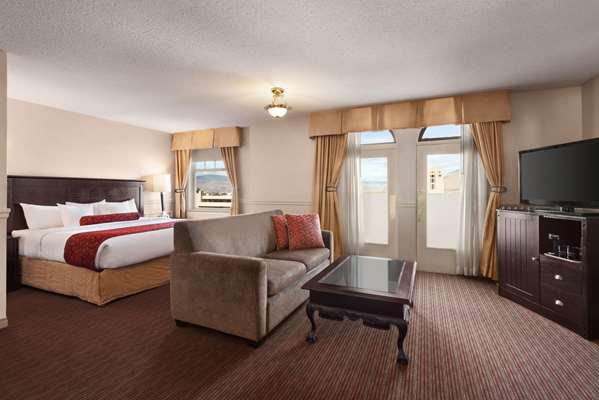 Suite - Plaza Hotel Kamloops