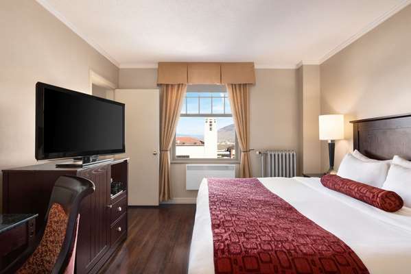 Suite - Plaza Hotel Kamloops