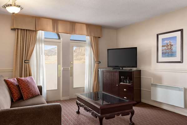 Suite - Plaza Hotel Kamloops