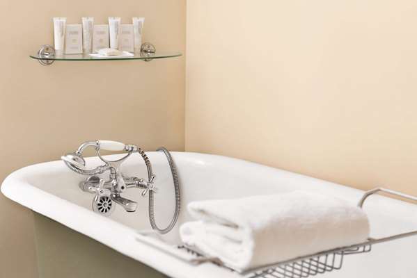 Suite - Plaza Hotel Kamloops