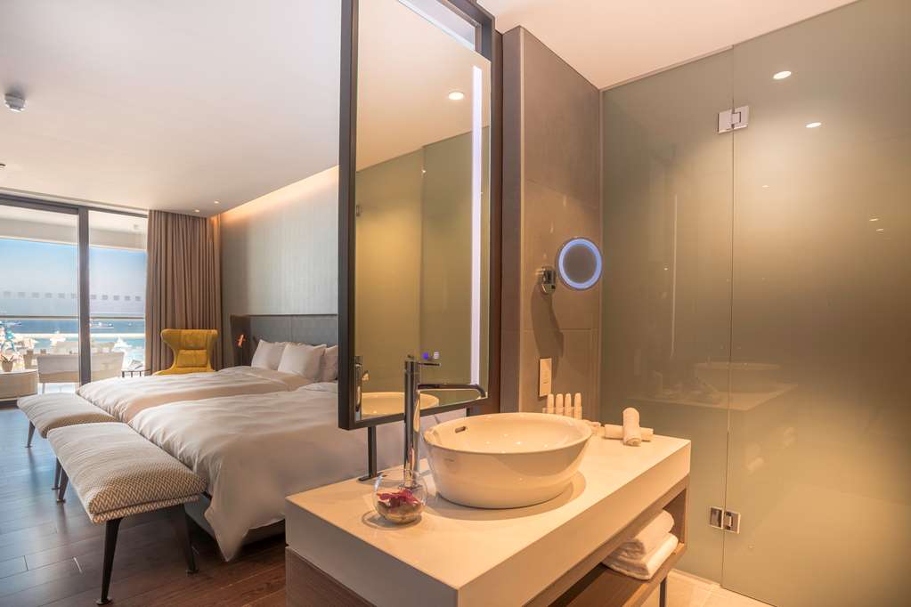 RADISSON BLU HOTEL LARNACA-guestroom-Guest Room,On-Site.jpg