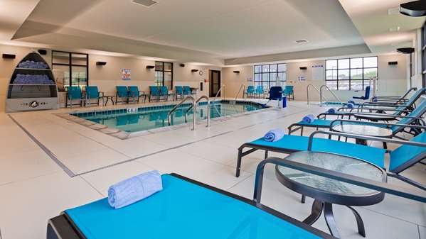 Pool - Best Western Plus St Peter Hotel