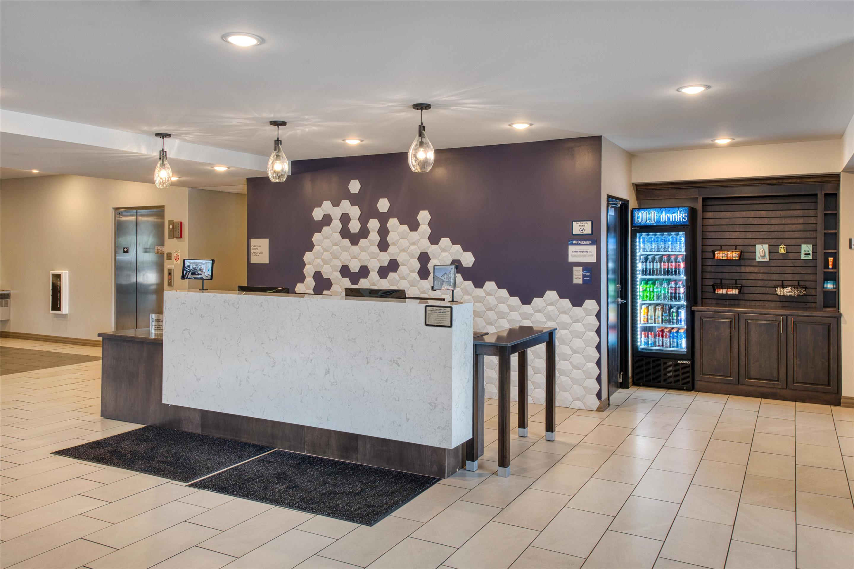 Front Desk | Best Western Plus Saint Peter