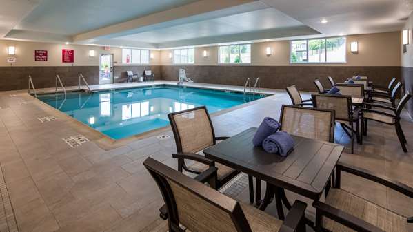 Pool - Best Western Plus La Crescent Hotel