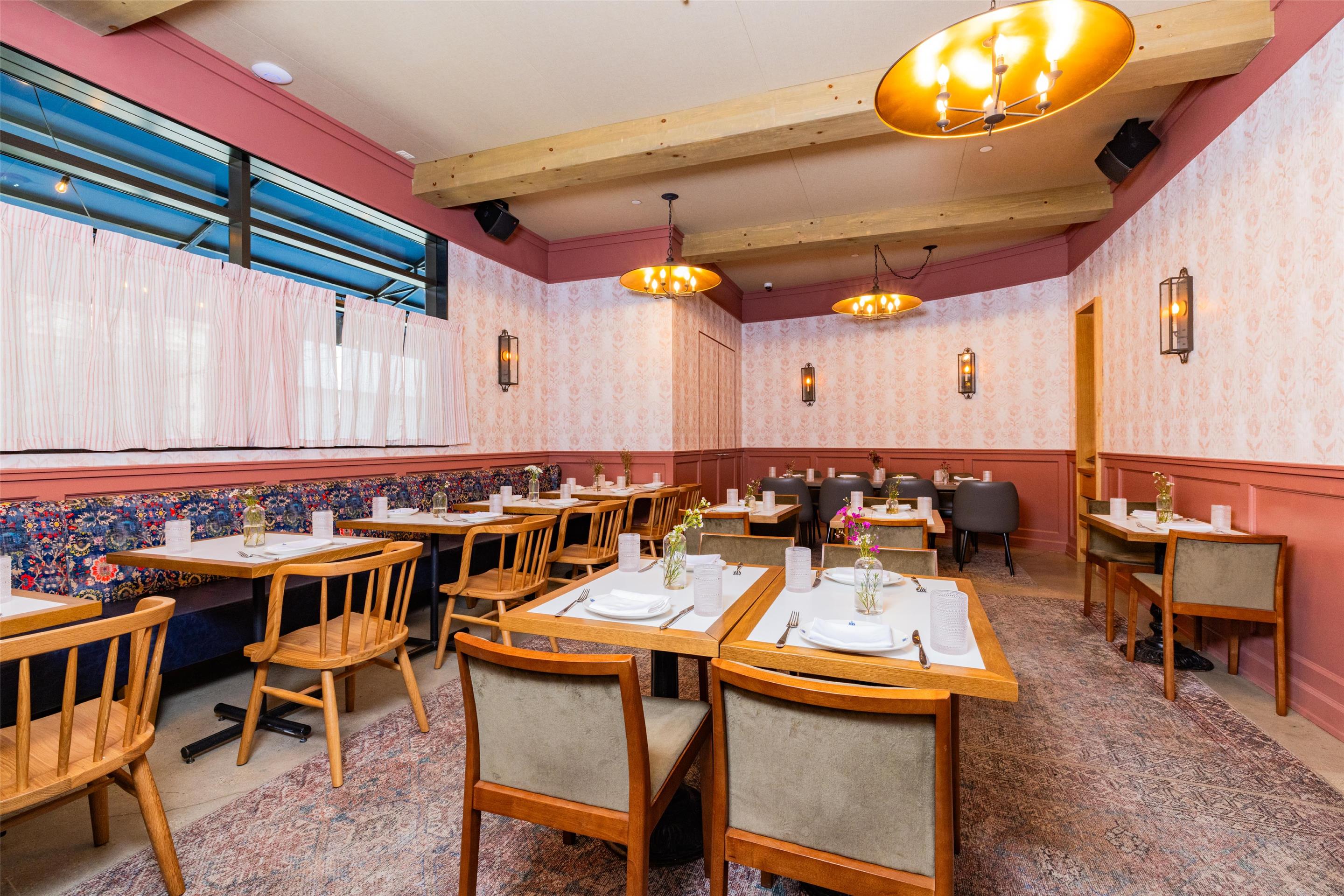 Restaurant | Home2 Suites by Hilton Chicago River North