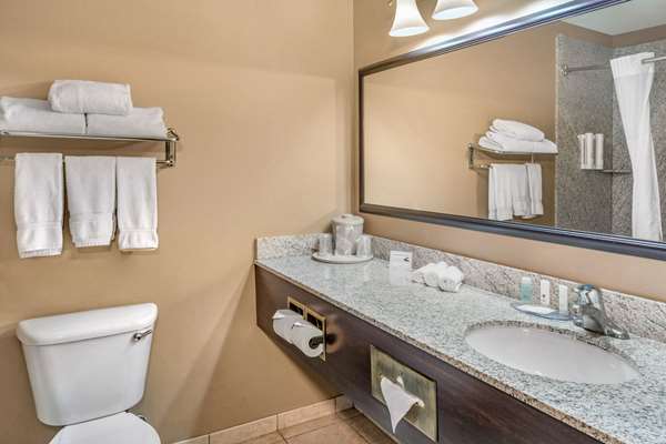 Suite - Clarion Pointe Hotel Medford - I-5, Exit 27